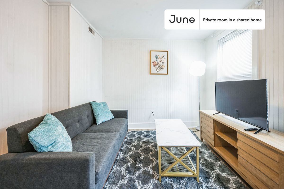 875 E 2nd St #D - Photo 6 of 15