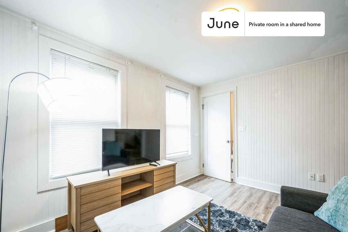 875 E 2nd St #B - Photo 7 of 13