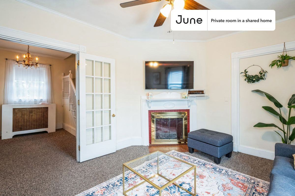 53 Hopedale St #F - Photo 5 of 15