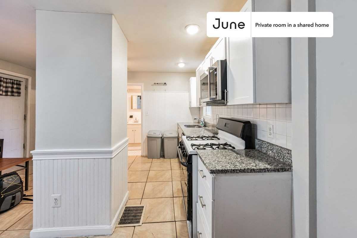 256 Hurley St #C - Photo 5 of 12