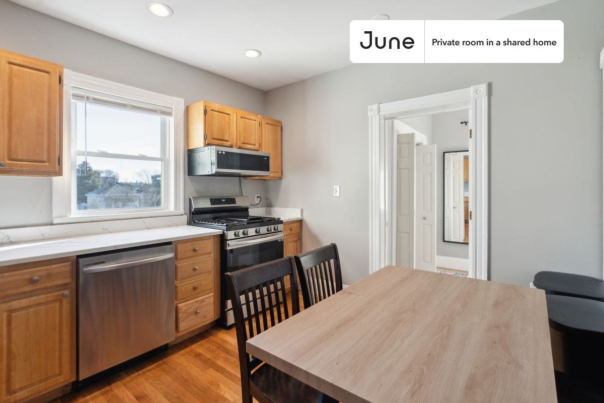 33 Adamson St #D - Photo 6 of 9