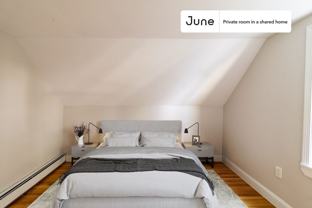 678 Bennington St #D - Photo 1 of 1