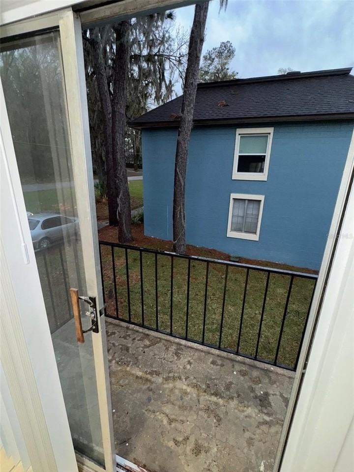 1739 Northeast 2nd Street #3 - Photo 7 of 11