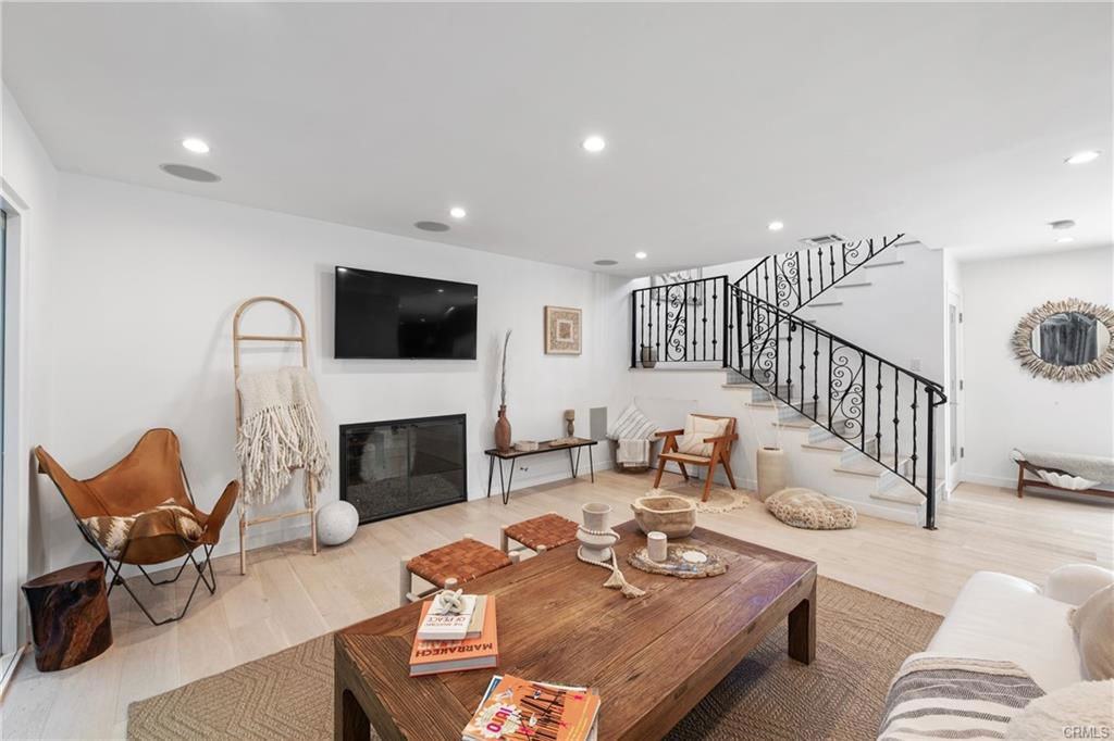 4444 Canoga Ave - Photo 2 of 5