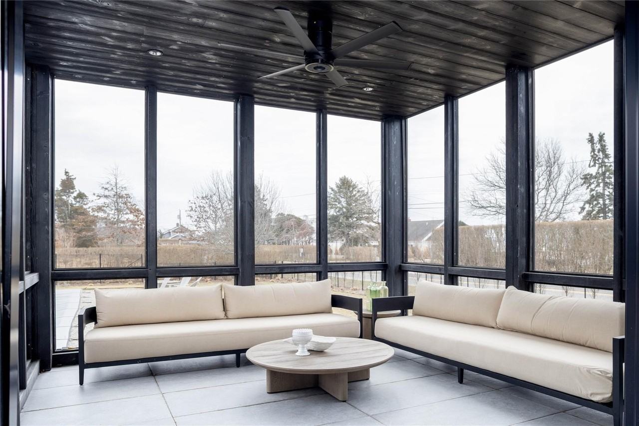 61 Peconic Ave - Photo 7 of 27