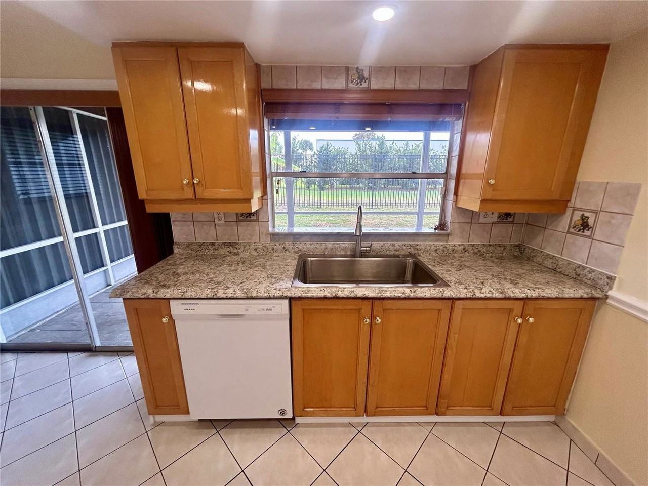 6730 Nw 9th St - Photo 3 of 8