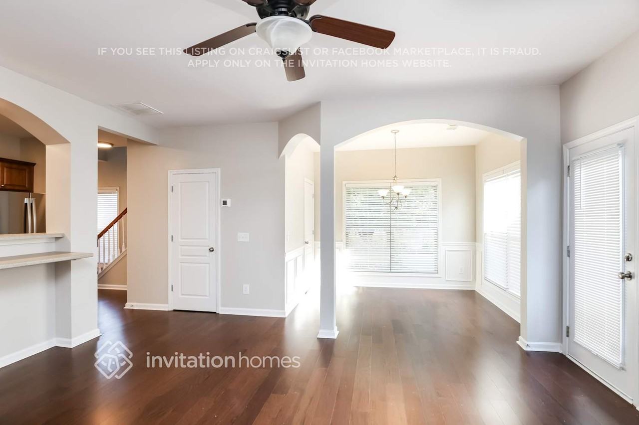 319 Oakland Hills Way - Photo 6 of 18