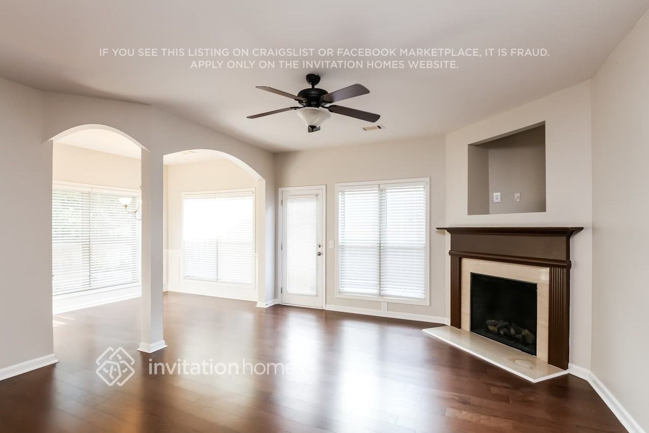 319 Oakland Hills Way - Photo 5 of 18