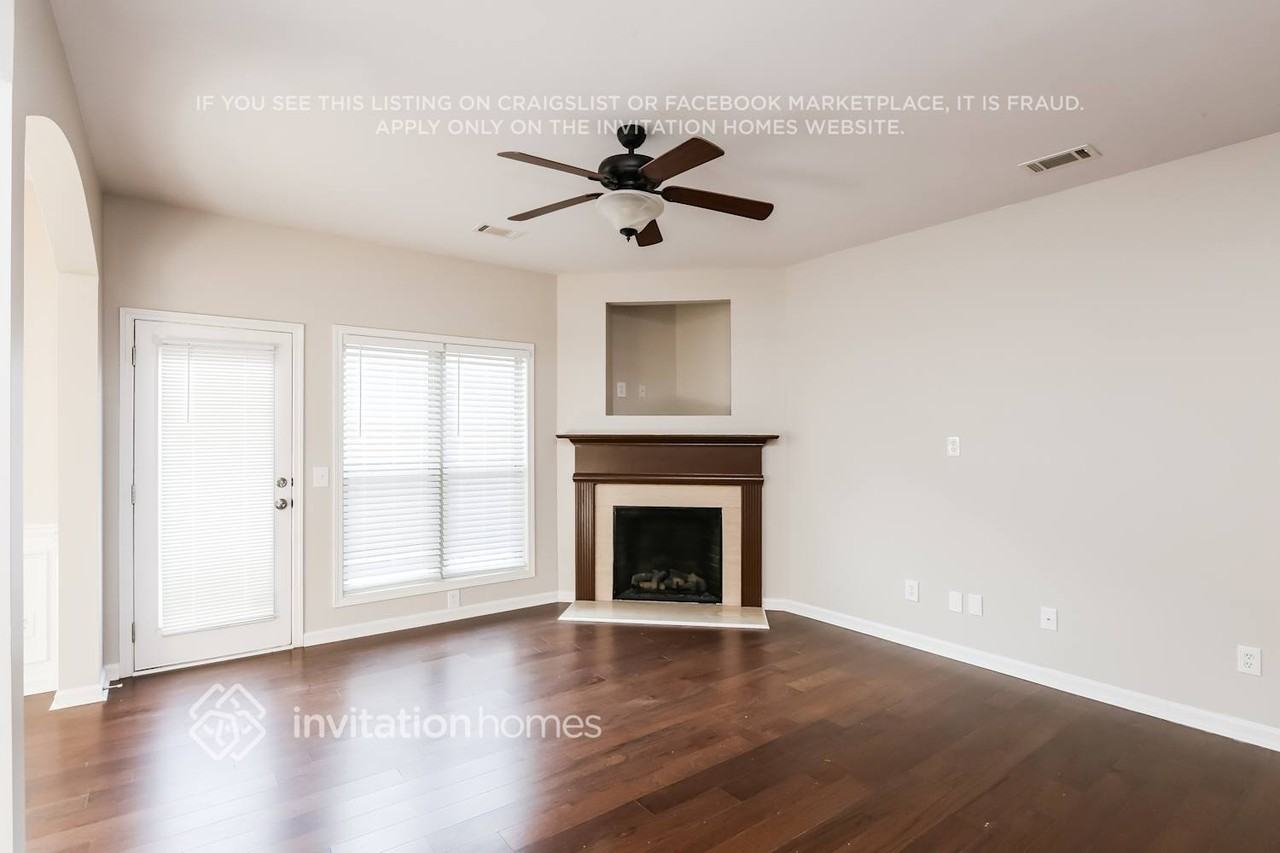 319 Oakland Hills Way - Photo 4 of 18