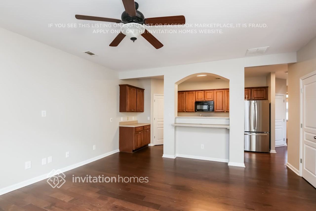 319 Oakland Hills Way - Photo 7 of 18