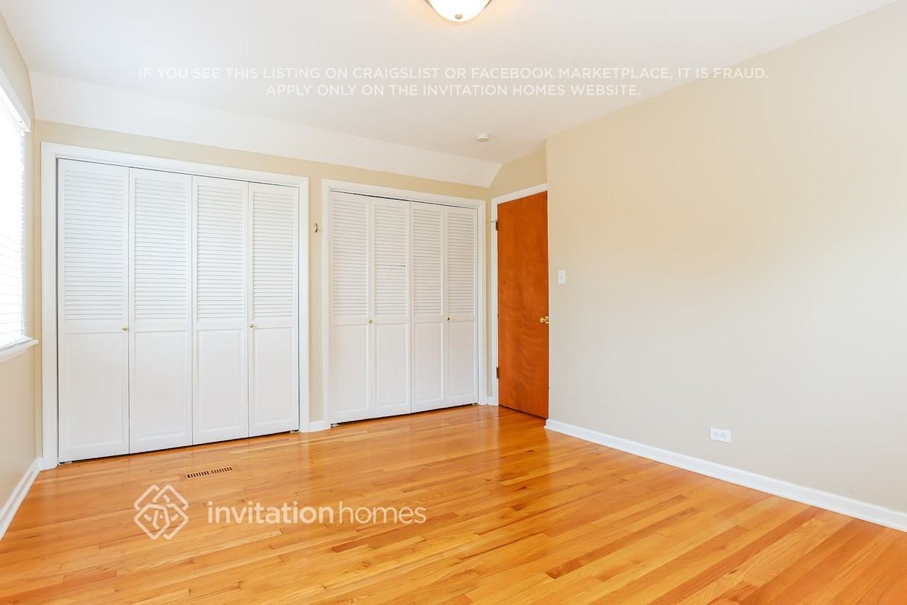 1934 N Natoma Ave - Photo 5 of 19