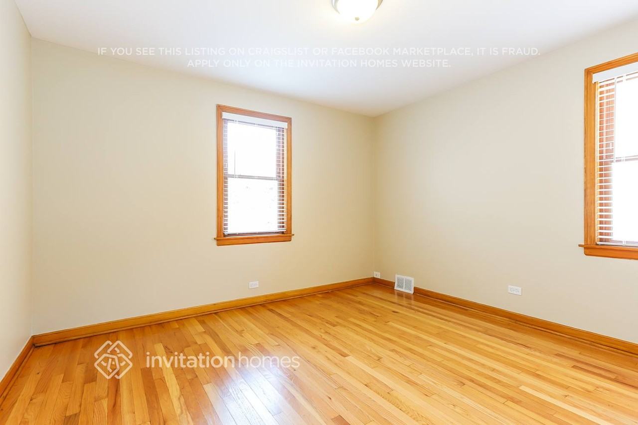 1934 N Natoma Ave - Photo 6 of 19