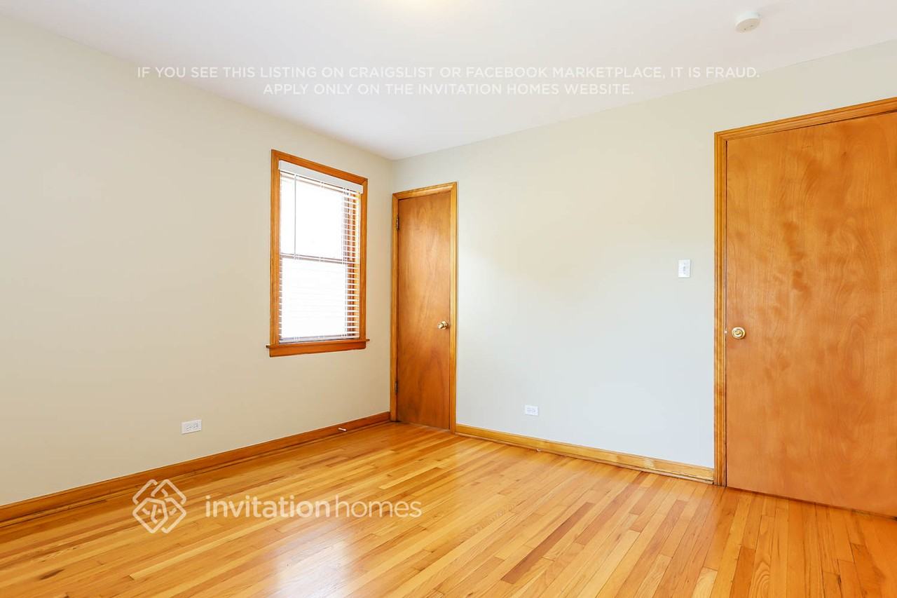 1934 N Natoma Ave - Photo 7 of 19