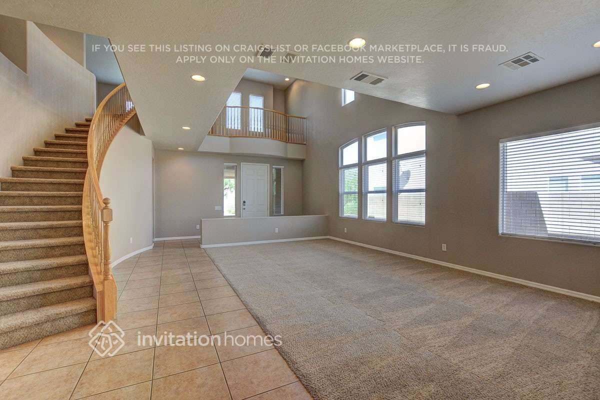 2542 Findlater St - Photo 3 of 20