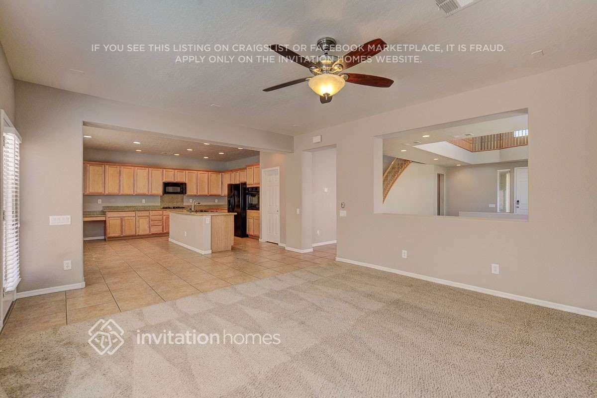 2542 Findlater St - Photo 5 of 20