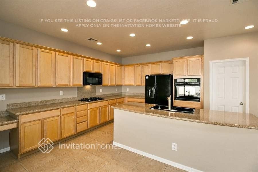 2542 Findlater St - Photo 7 of 20