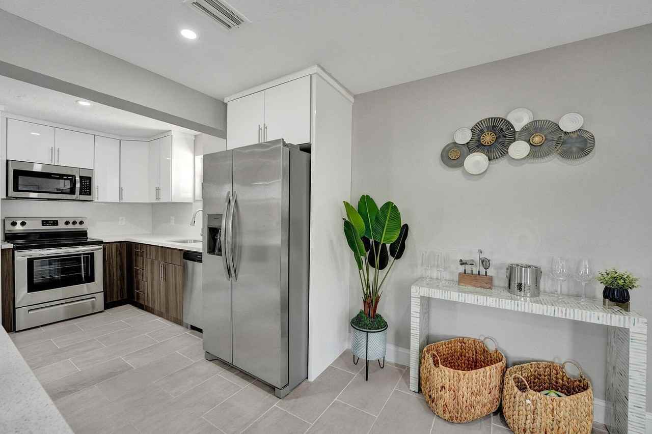 337 Southwest 8th Avenue - Photo 6 of 48