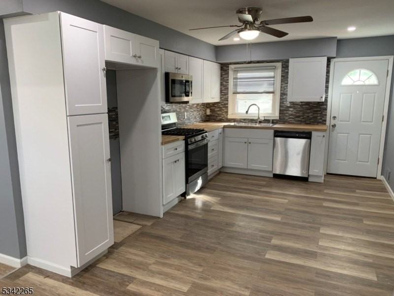 700 Louis Ave - Photo 4 of 22