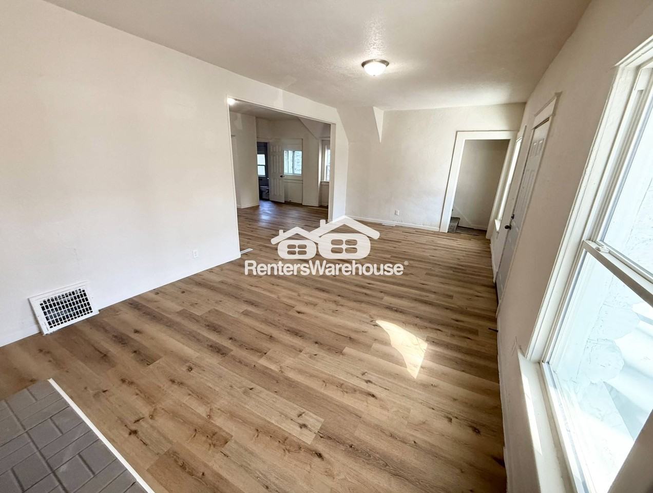 2950 Lockridge Ave - Photo 3 of 21