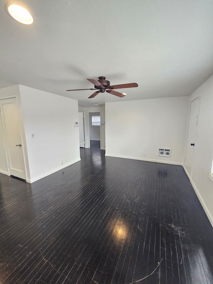 402 W Loop Dr - Photo 6 of 13