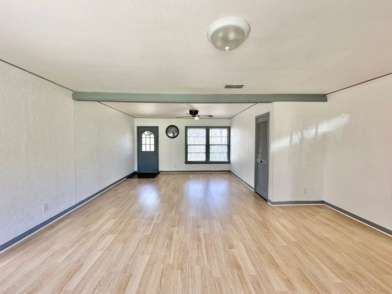 1107 Dogwood St - Photo 2 of 21