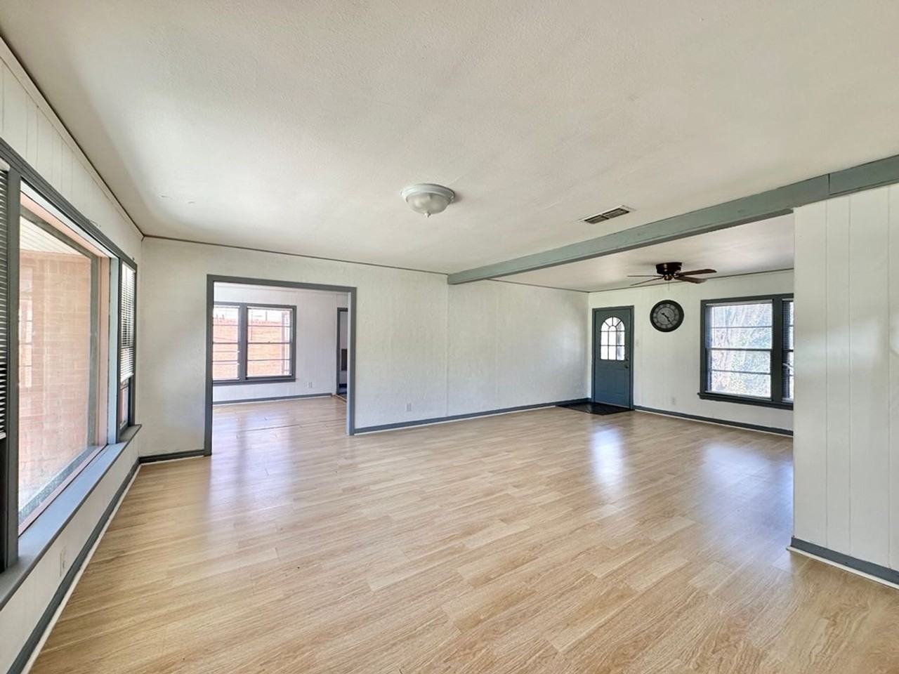 1107 Dogwood St - Photo 3 of 21