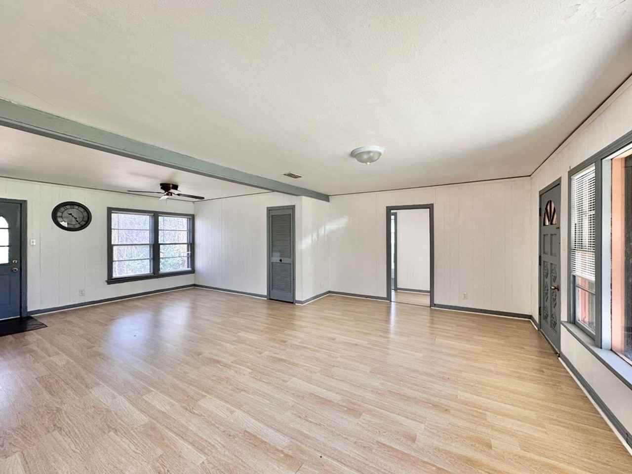 1107 Dogwood St - Photo 4 of 21