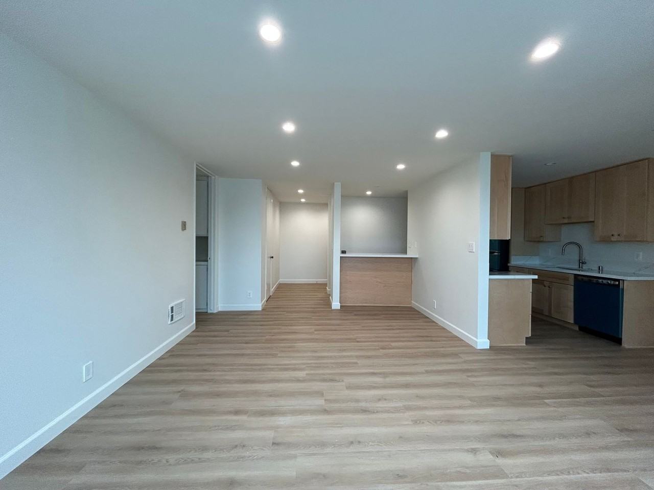5900 Canterbury Dr - Photo 2 of 33