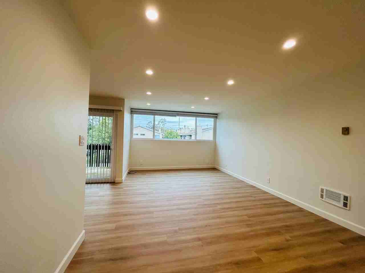 5900 Canterbury Dr - Photo 3 of 33