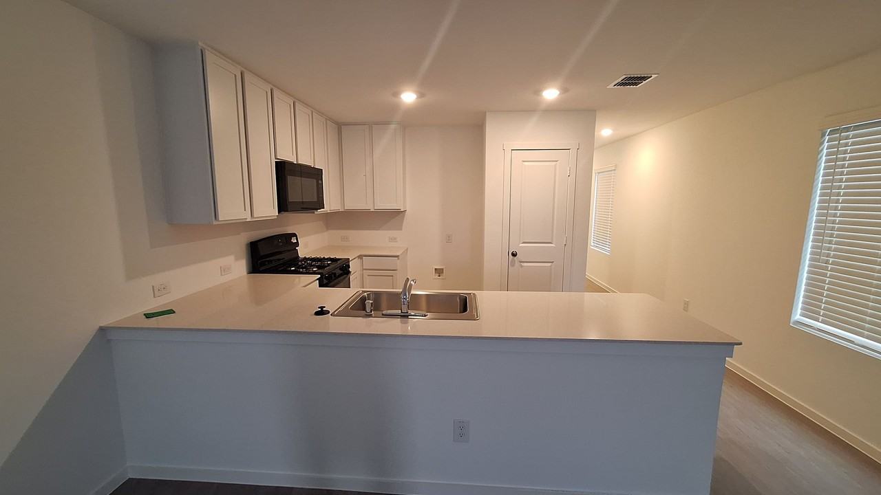 12176 Morgan Dr - Photo 4 of 21