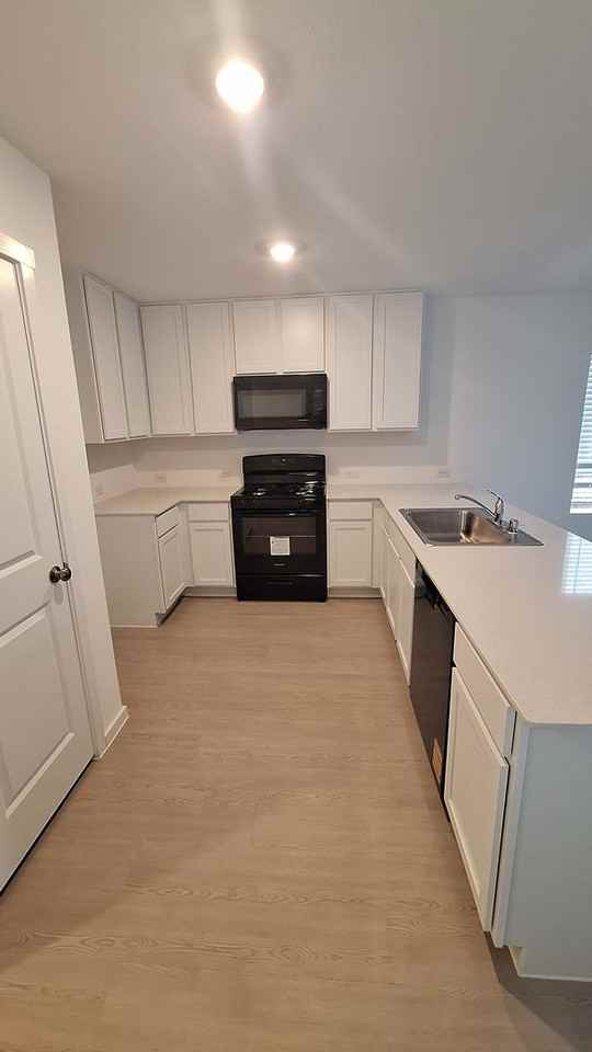 12161 Morgan Dr - Photo 5 of 19