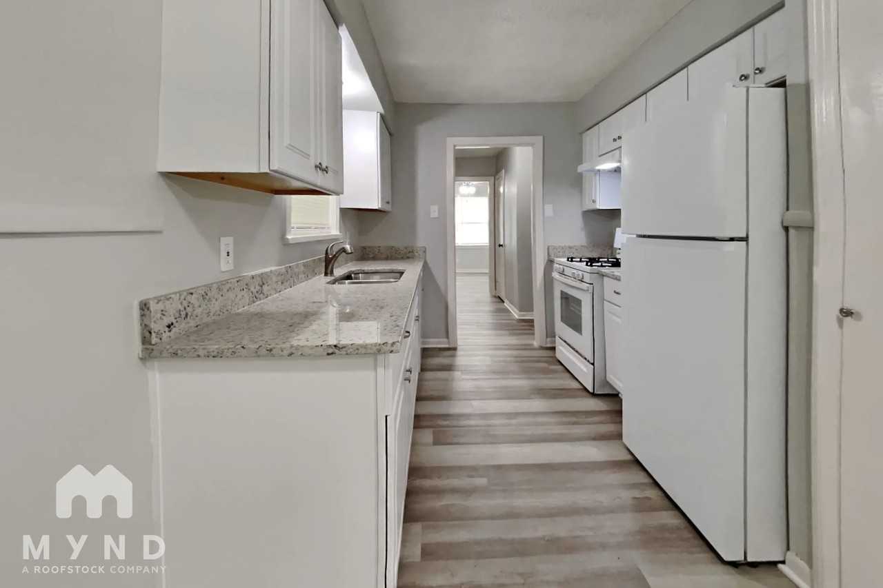 528 22nd Ave N - Photo 3 of 20