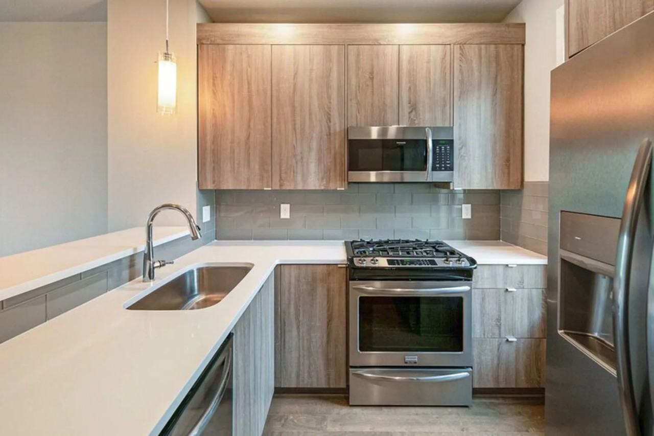 953 N Skidmore St - Photo 3 of 21