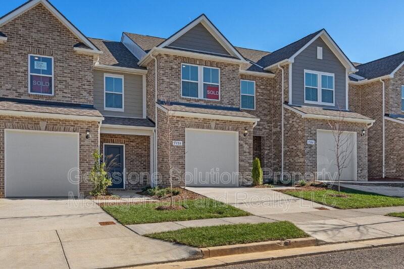 7153 Mapleside Ln - Photo 3 of 28