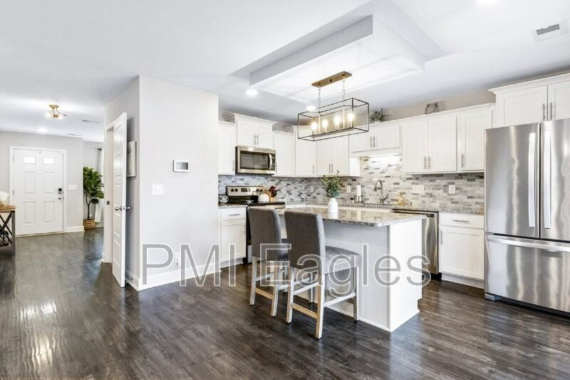 491 Kinslow Ct - Photo 7 of 25