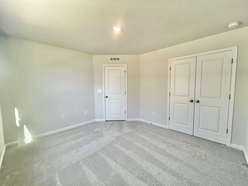 2004 Sequoia Ln - Photo 4 of 33