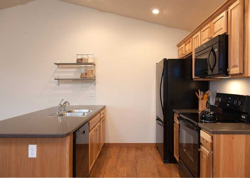 560 Lulu Ln - Photo 3 of 11