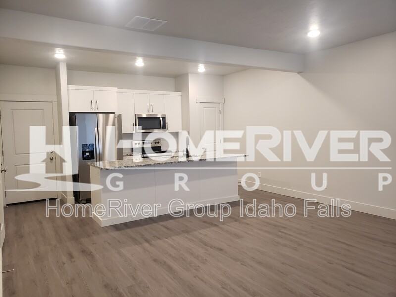 651 Sw #7102 - Photo 2 of 28