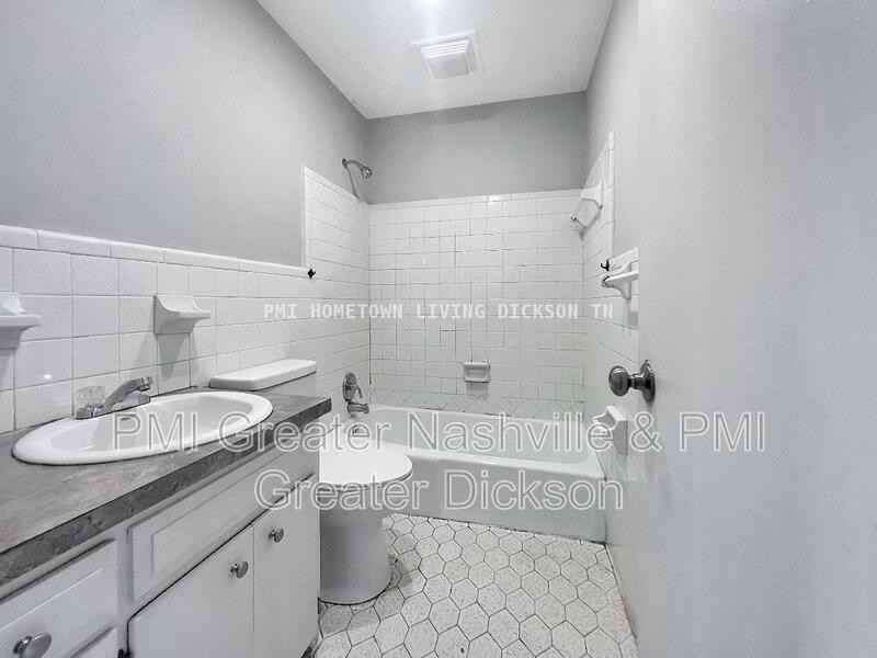 542 Ashe Ave #4 - Photo 5 of 11