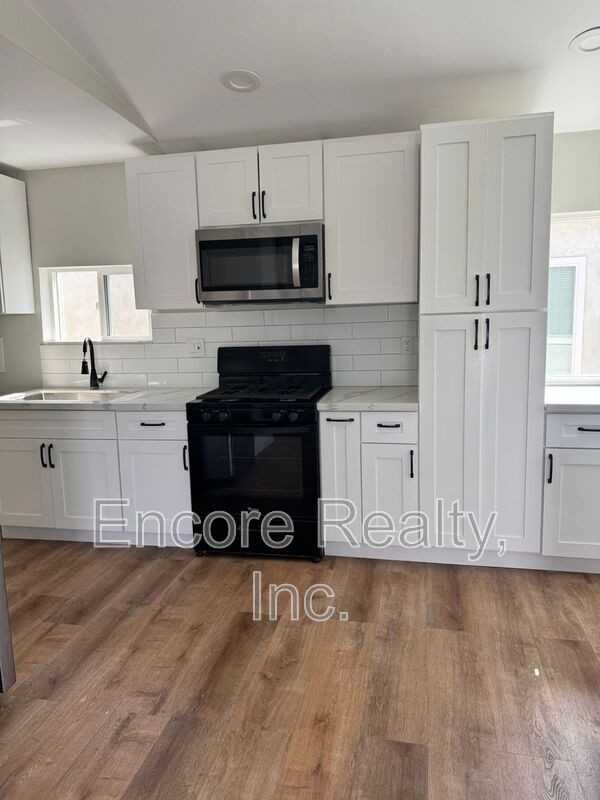 2776 Vista Way - Photo 3 of 10