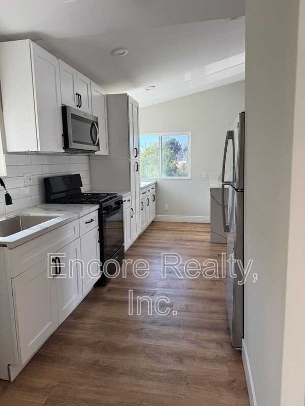 2776 Vista Way - Photo 4 of 10