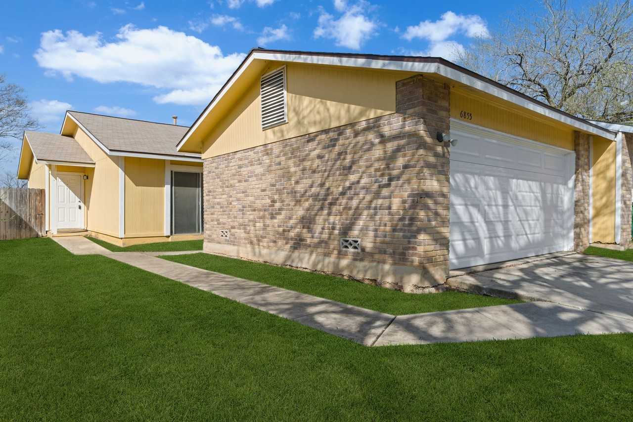 6855 Maple Springs St - Photo 2 of 26