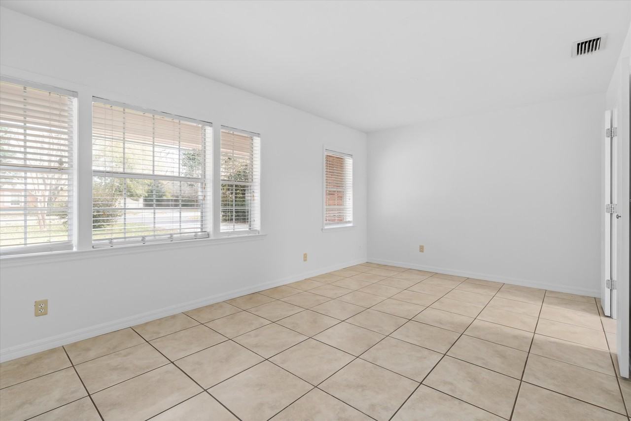 4618 Canal Cir W - Photo 2 of 30