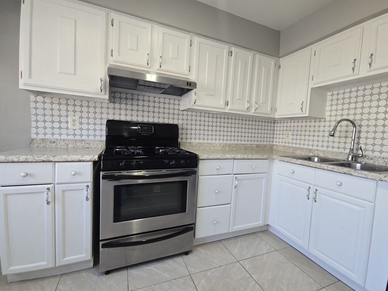 4405 Eames Ln - Photo 4 of 21