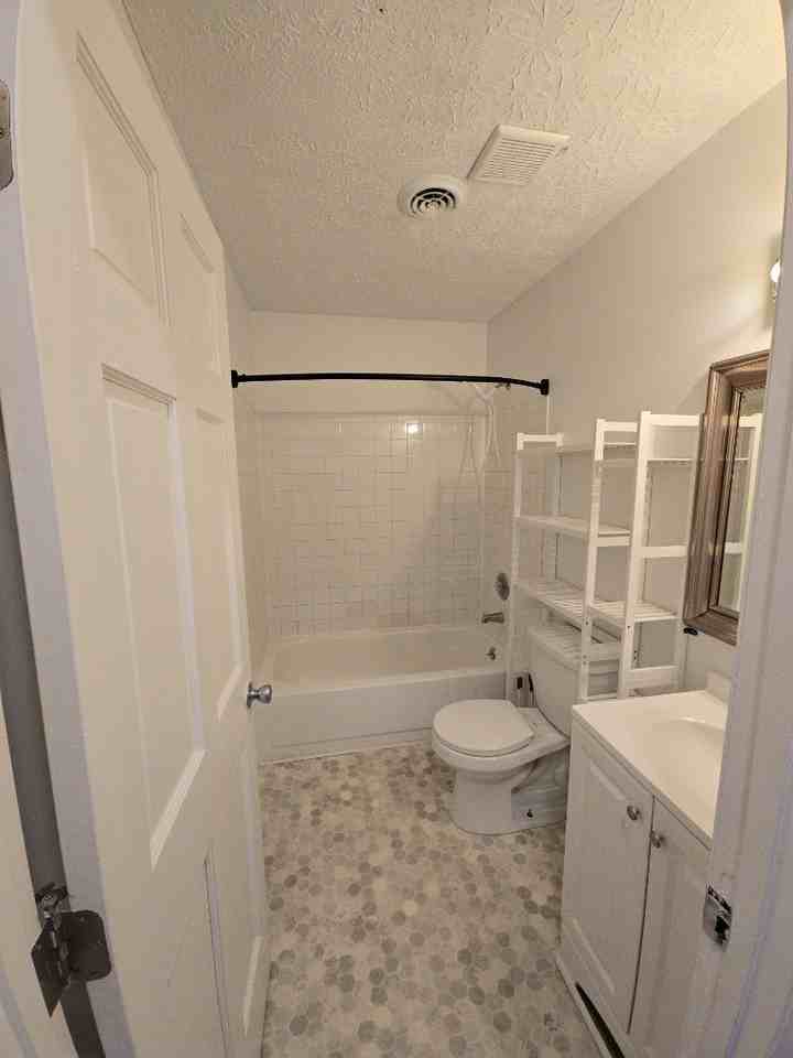 153 Holland Ave - Photo 2 of 10