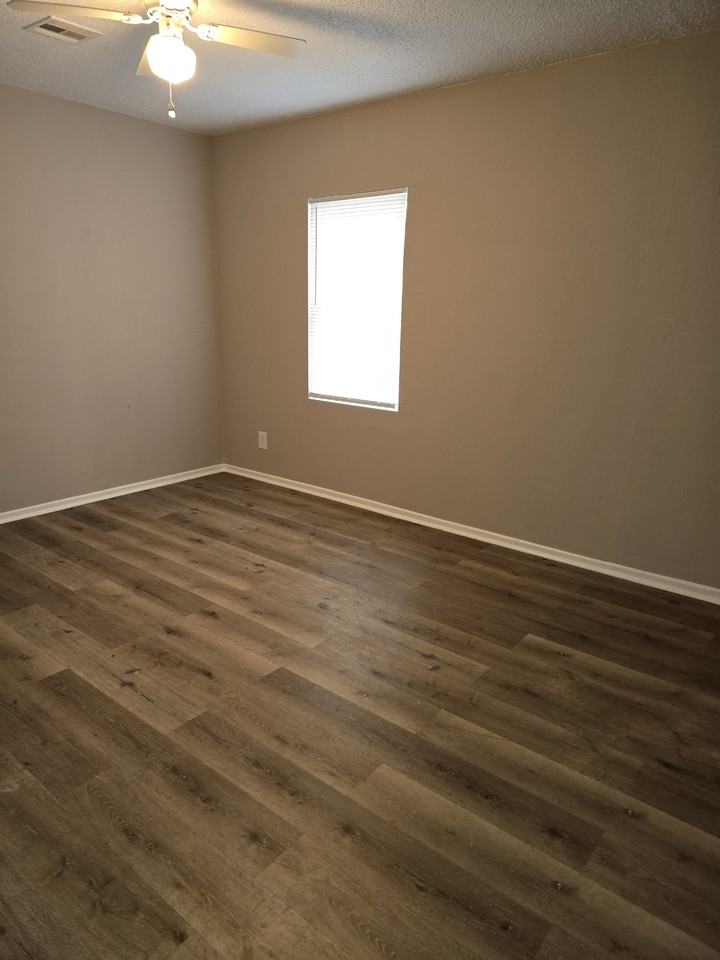 1105 Carter Dr - Photo 2 of 6