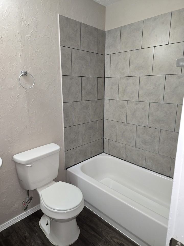 1105 Carter Dr - Photo 3 of 6