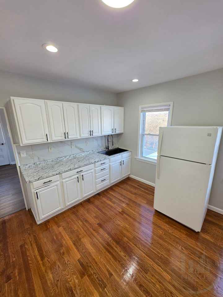 10 Division St - Photo 2 of 11