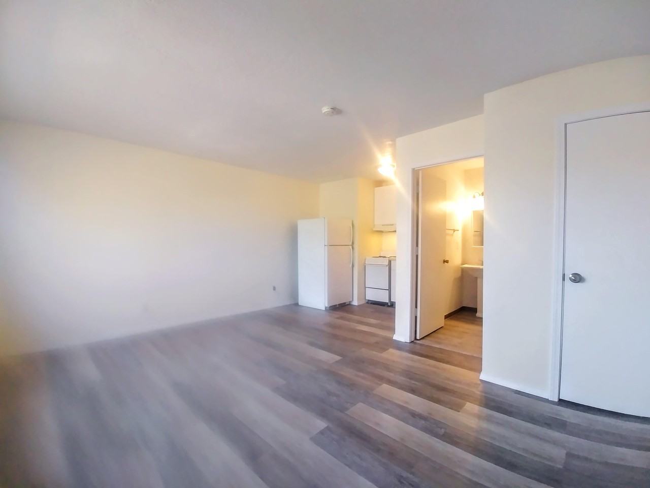 308 Vassar Dr Se - Photo 5 of 23