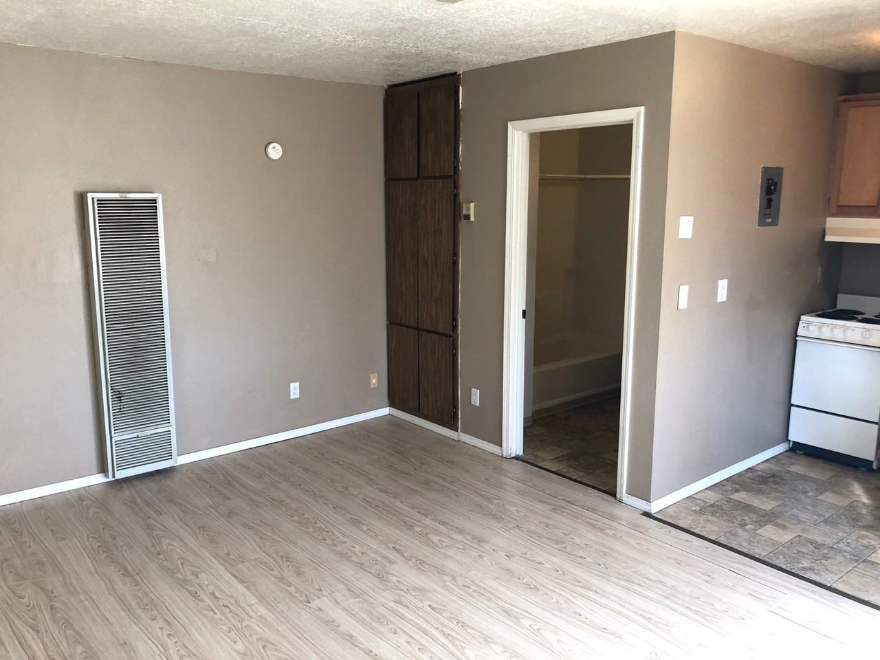 308 Vassar Dr Se - Photo 3 of 23